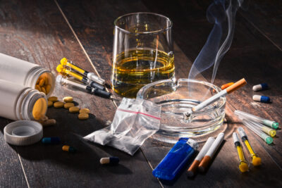 Suchtmitteln wie Alkohol, Zigaretten und Drogen